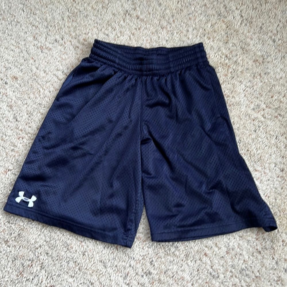 Under Armour boys navy blue medium (10/12) athletic shorts